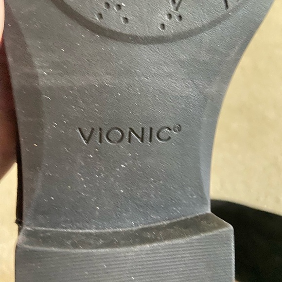 Women's Vionic Alana Chelsea Bootie size 8, trendy - Picture 3 of 3